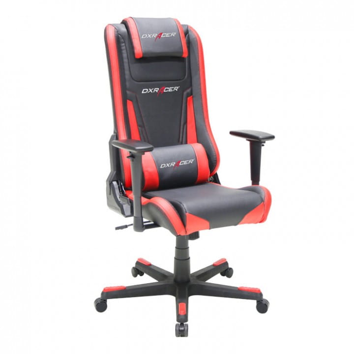 Офисные кресла Elite в фирменном магазине Razer